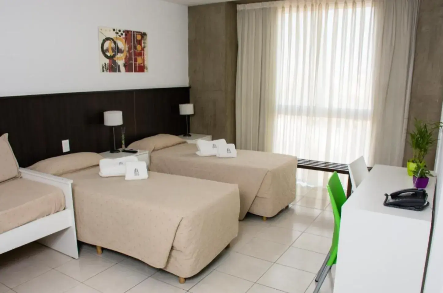 Habitación Doble Superior de Torre Potosí con camas y escritorio